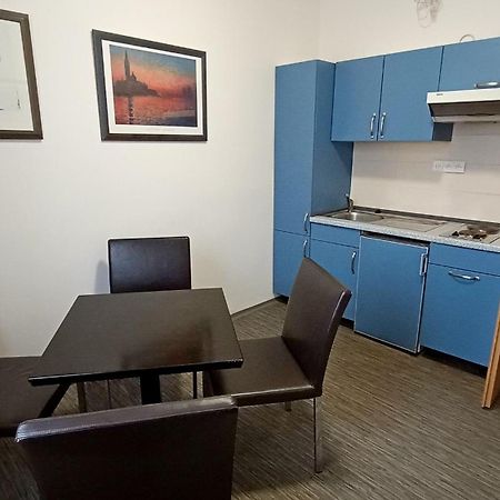 Apartments Gato Karlovy Vary Dalovice ภายนอก รูปภาพ