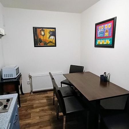 Apartments Gato Karlovy Vary Dalovice ภายนอก รูปภาพ