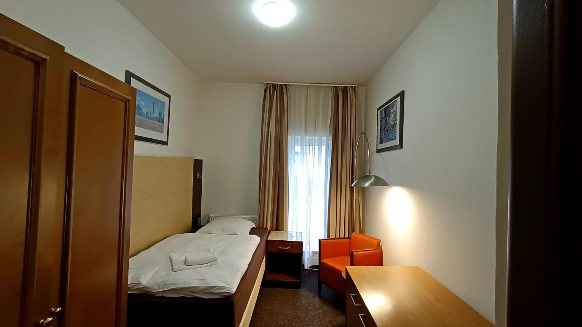 Apartments Gato Karlovy Vary Dalovice ภายนอก รูปภาพ