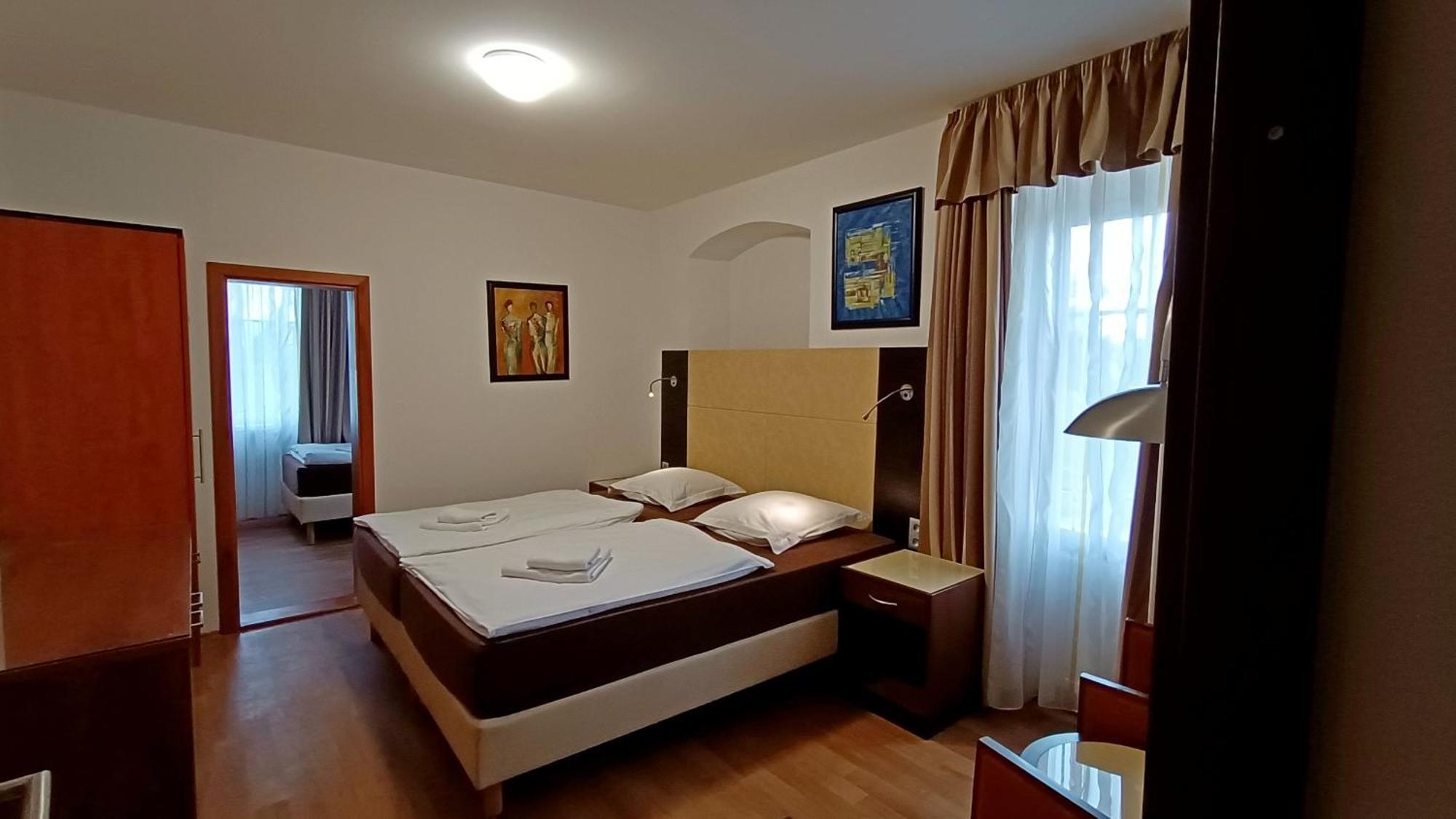 Apartments Gato Karlovy Vary Dalovice ภายนอก รูปภาพ