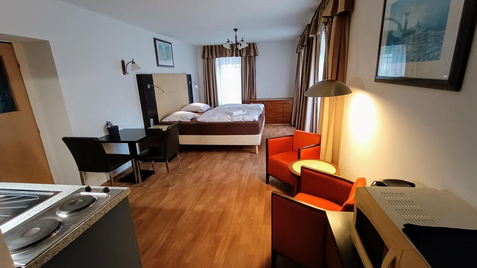 Apartments Gato Karlovy Vary Dalovice ภายนอก รูปภาพ