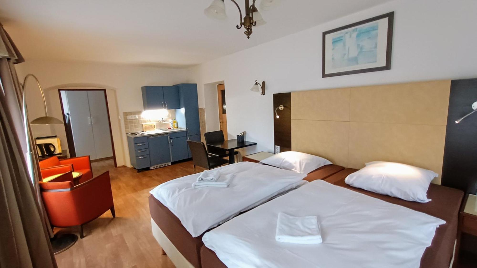 Apartments Gato Karlovy Vary Dalovice ภายนอก รูปภาพ