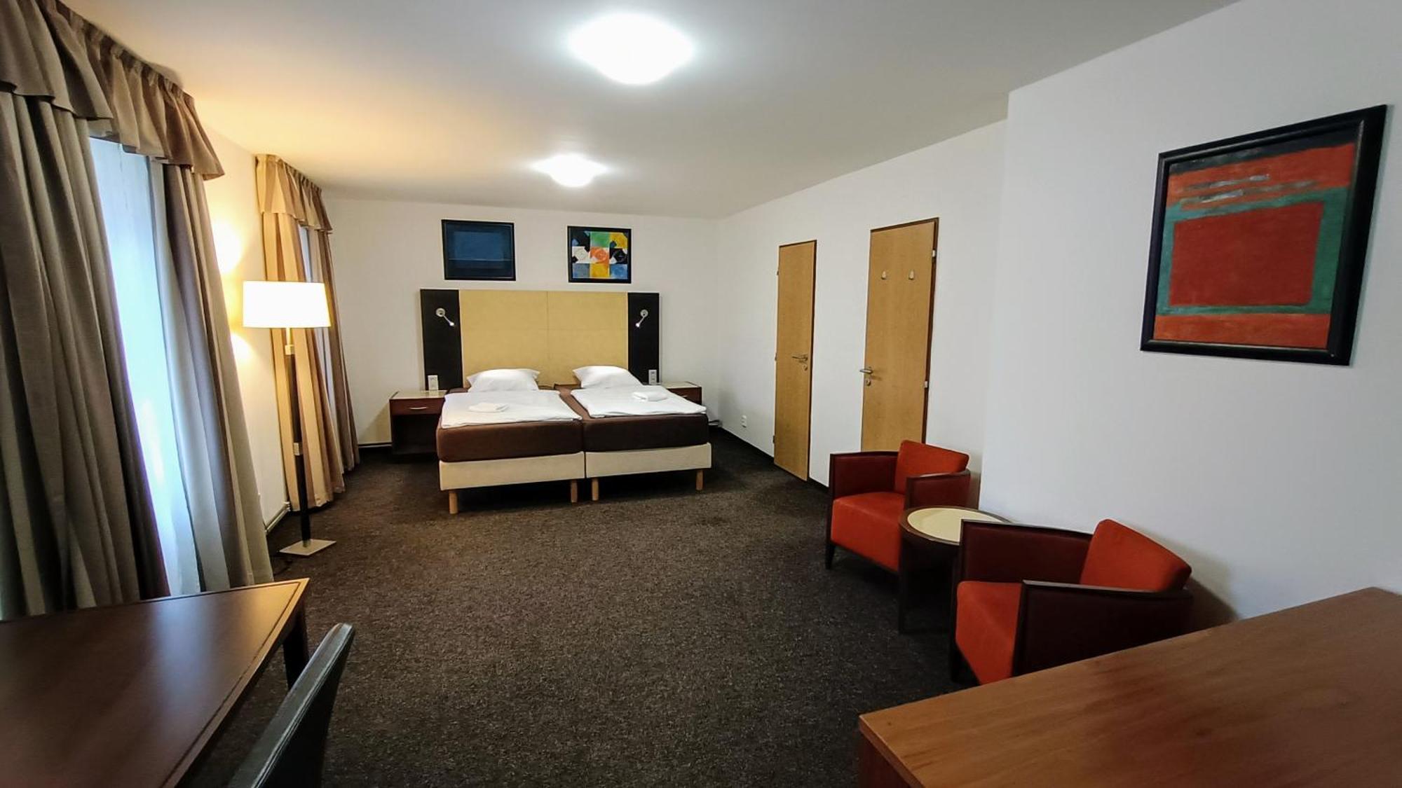 Apartments Gato Karlovy Vary Dalovice ภายนอก รูปภาพ