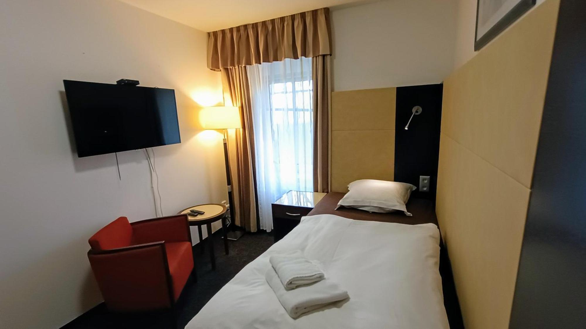 Apartments Gato Karlovy Vary Dalovice ภายนอก รูปภาพ