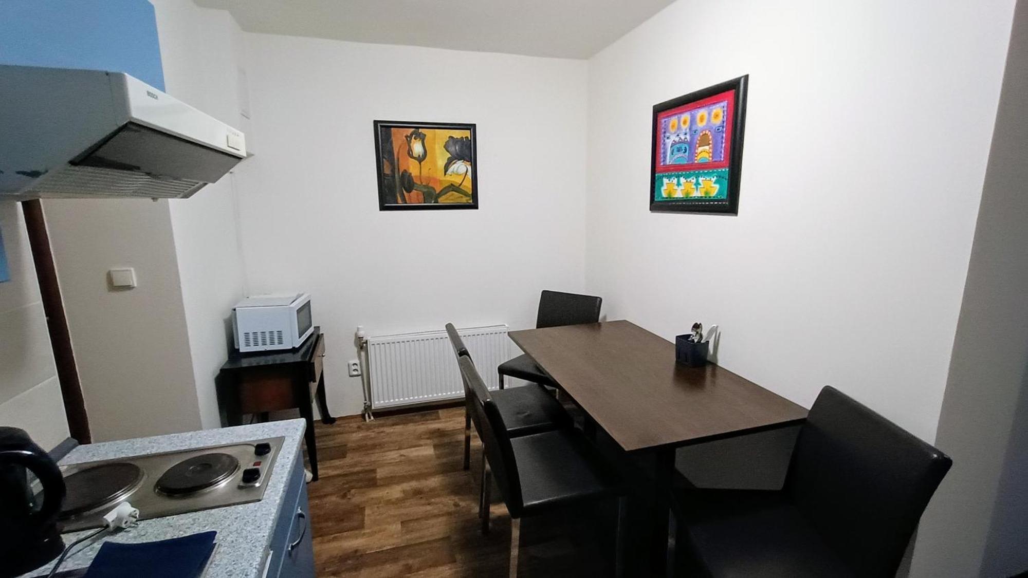 Apartments Gato Karlovy Vary Dalovice ภายนอก รูปภาพ